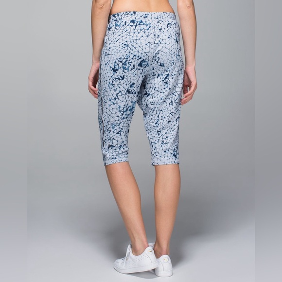 Lululemon Retreat Yogi Crop Star Crushed Silver Fox Deep Navy size 8 - Picture 2 of 12